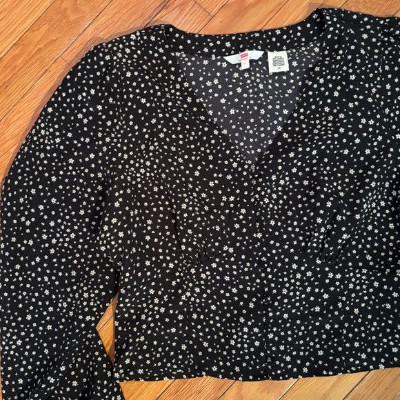 Levi's Tops - Levi’s Cropped Floral Blouse